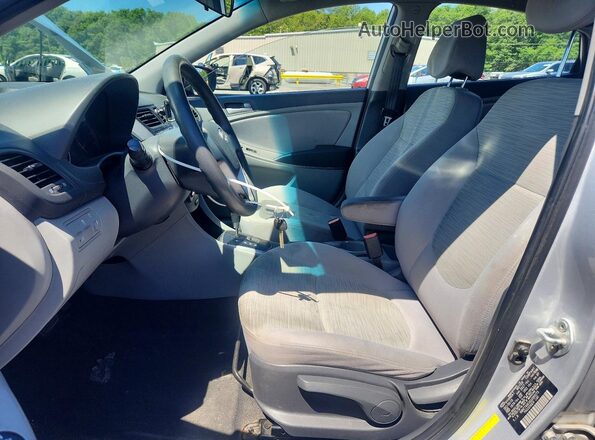 KMHCT4AEXGU089273 2016 HYUNDAI ACCENT Серебряный Вид салона спереди