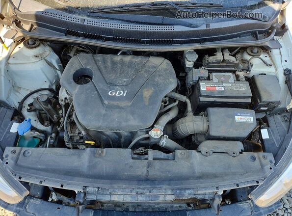 KMHCT5AE0GU256200 2016 HYUNDAI ACCENT White Widok wnętrza z tyłu