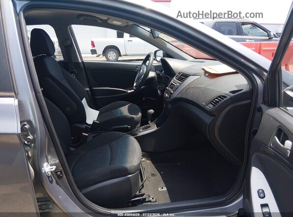 KMHCT5AE0HU301296 2017 HYUNDAI ACCENT Серый Вид салона спереди