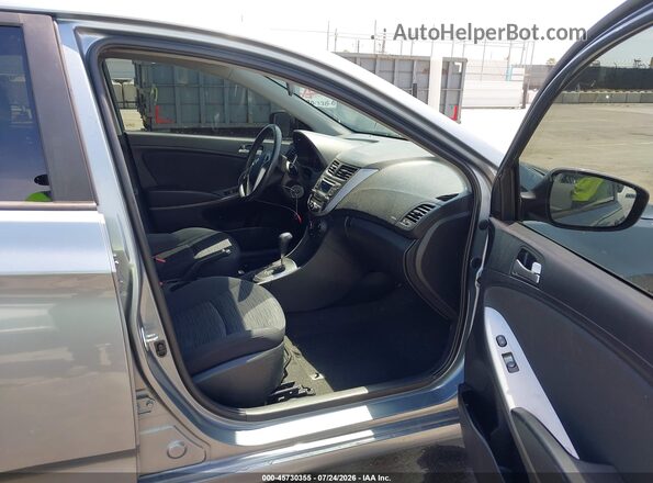 KMHCT5AE0HU359392 2017 HYUNDAI ACCENT Blue Vista interior delantera