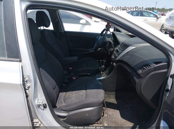 KMHCT5AE1HU319404 2017 HYUNDAI ACCENT Silver Вид салону спереду