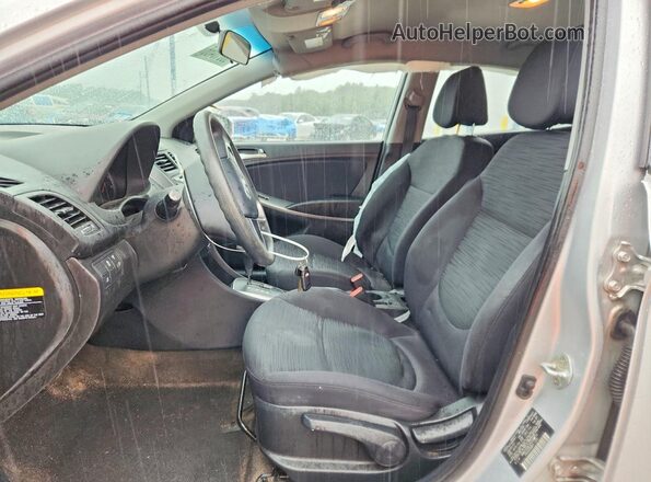 KMHCT5AE1HU348773 2017 HYUNDAI ACCENT Серебряный Вид салона спереди