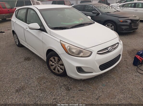 KMHCT5AE5HU335220 2017 HYUNDAI ACCENT White Դիմացի տեսք