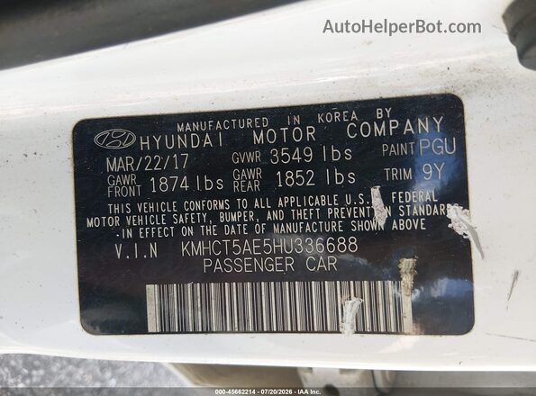KMHCT5AE5HU336688 2017 HYUNDAI ACCENT White Widok komory silnika