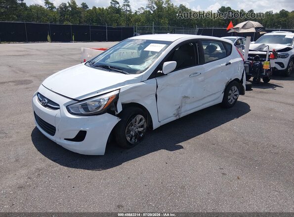 KMHCT5AE5HU336688 2017 HYUNDAI ACCENT White Przód lewy