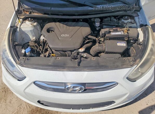 KMHCT5AE6GU252782 2016 HYUNDAI ACCENT White Widok wnętrza z tyłu