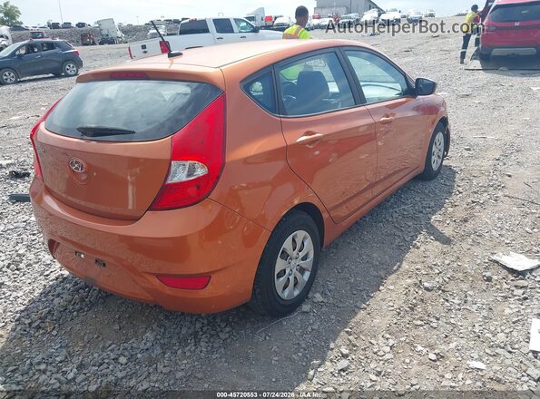 KMHCT5AE6HU326509 2017 HYUNDAI ACCENT Оранжевый Задняя правая четверть