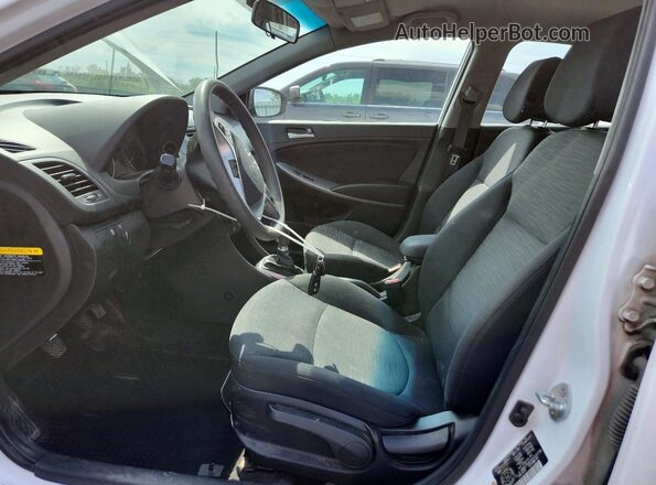 KMHCT5AE6HU335758 2017 HYUNDAI ACCENT White წინა სალონის ხედი
