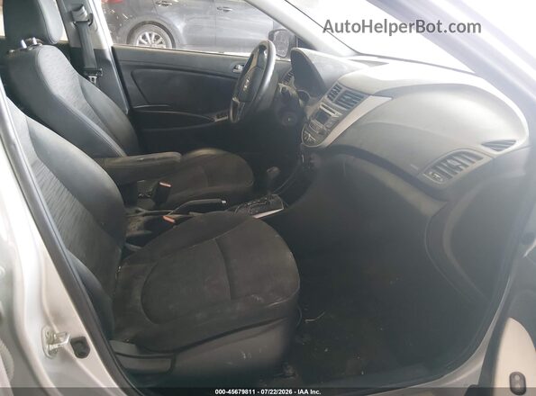 KMHCT5AE7GU279747 2016 HYUNDAI ACCENT Silver Вид салону спереду