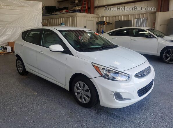 KMHCT5AE7HU319682 2017 HYUNDAI ACCENT White Front right