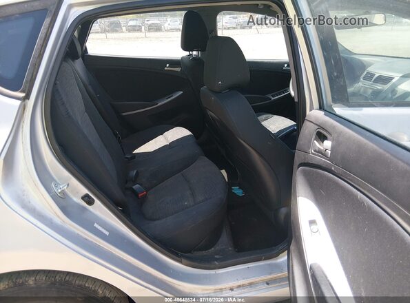 KMHCT5AE7HU335574 2017 HYUNDAI ACCENT Silver Vista de la etiqueta del VIN