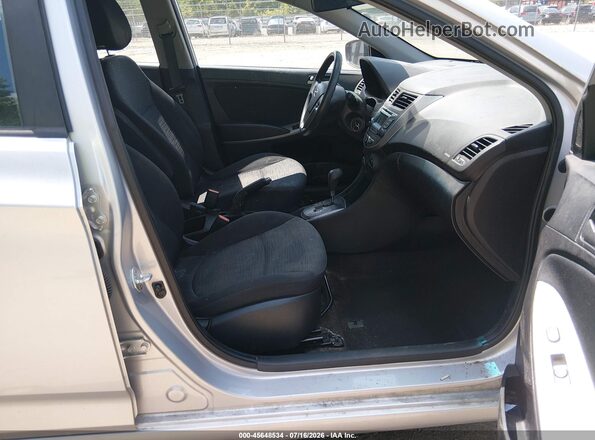KMHCT5AE7HU335574 2017 HYUNDAI ACCENT Silver Vista interior delantera