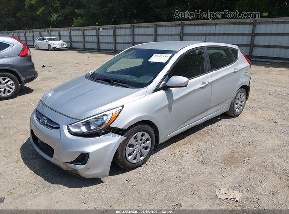 KMHCT5AE7HU335574 2017 HYUNDAI ACCENT Silver Vista tres cuartos delantera izquierda
