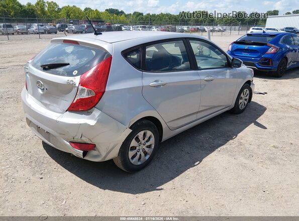 KMHCT5AE7HU335574 2017 HYUNDAI ACCENT Silver Trasero derecho