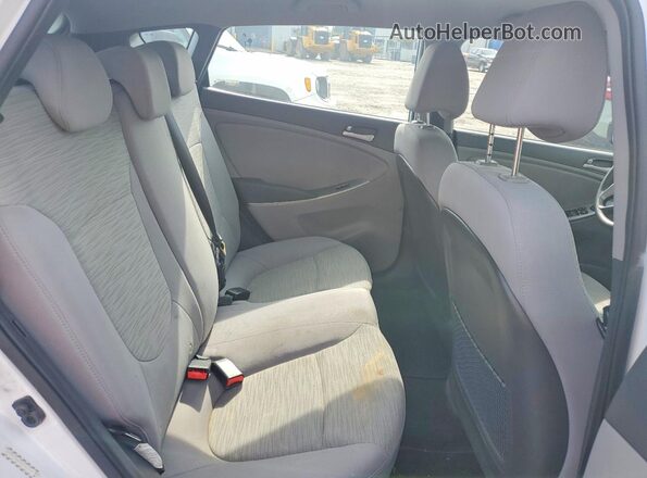 KMHCT5AE7HU351791 2017 HYUNDAI ACCENT White Вид задніх сидінь