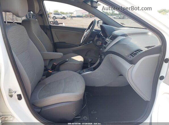 KMHCT5AE8GU241315 2016 HYUNDAI ACCENT Белый Вид салона спереди
