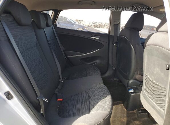 KMHCT5AE9HU312541 2017 HYUNDAI ACCENT Silver Widok tylnych siedzeń