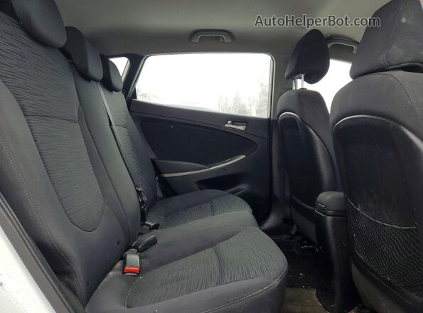 KMHCT5AEXGU238027 2016 HYUNDAI ACCENT White Widok tylnych siedzeń
