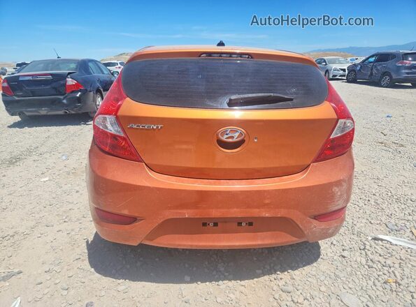 KMHCT5AEXHU311611 2017 HYUNDAI ACCENT Orange Widok z tyłu
