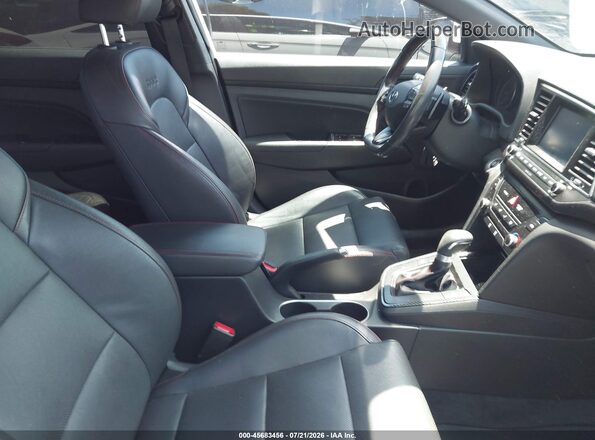 KMHD04LB1HU360125 2017 HYUNDAI ELANTRA Белый Вид салона спереди