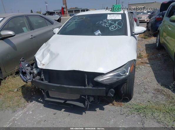 KMHD04LB1HU360125 2017 HYUNDAI ELANTRA Белый Вид задней части салона