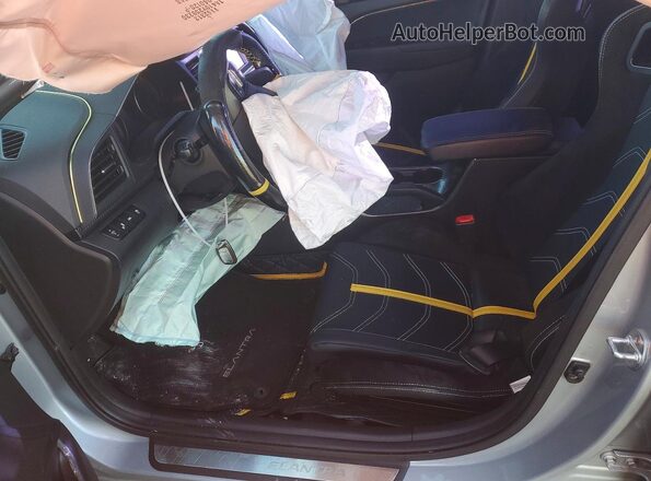 KMHD04LB2LU085874 2020 HYUNDAI ELANTRA Серебряный Вид салона спереди