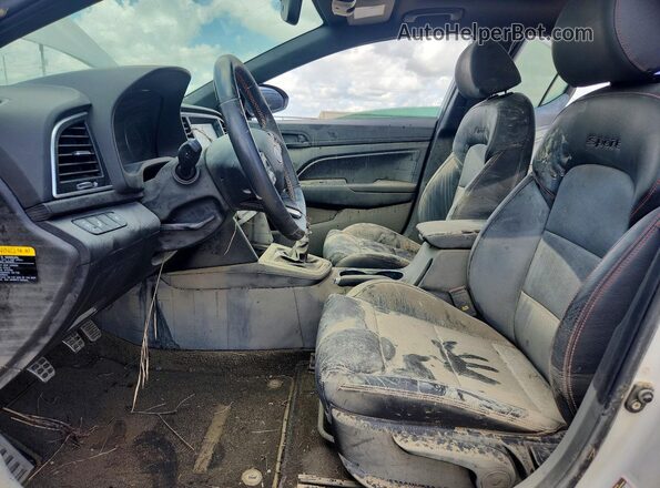 KMHD04LB7JU522927 2018 HYUNDAI ELANTRA Silver Front interior view