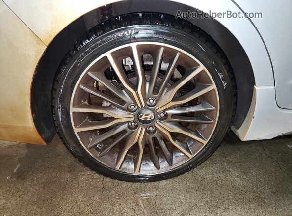 KMHD04LB9JU522251 2018 HYUNDAI ELANTRA Silver 
