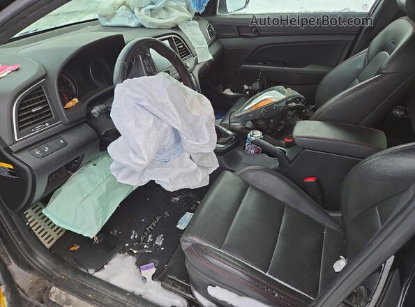 KMHD04LBXJU459869 2018 HYUNDAI ELANTRA Black Вид салону спереду