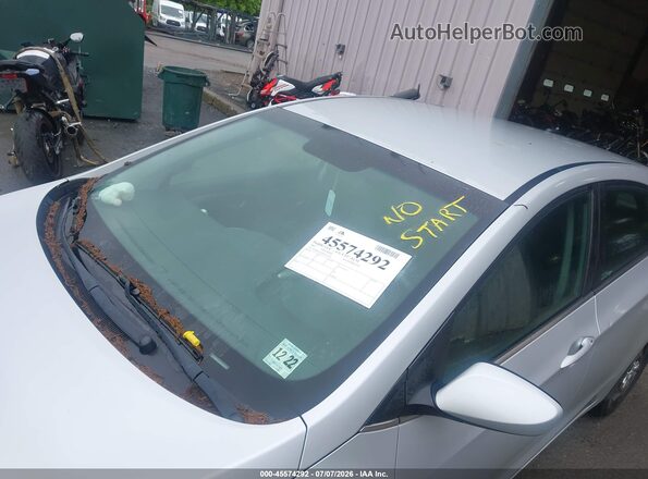 KMHD35LH3HU369376 2017 HYUNDAI ELANTRA GT Silver Widok z przodu