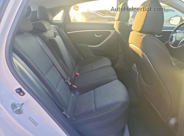 KMHD35LH4GU252971 2016 HYUNDAI ELANTRA White Հետևի նստատեղերի տեսք