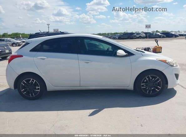 KMHD35LH4GU323621 2016 HYUNDAI ELANTRA GT White Rear interior view