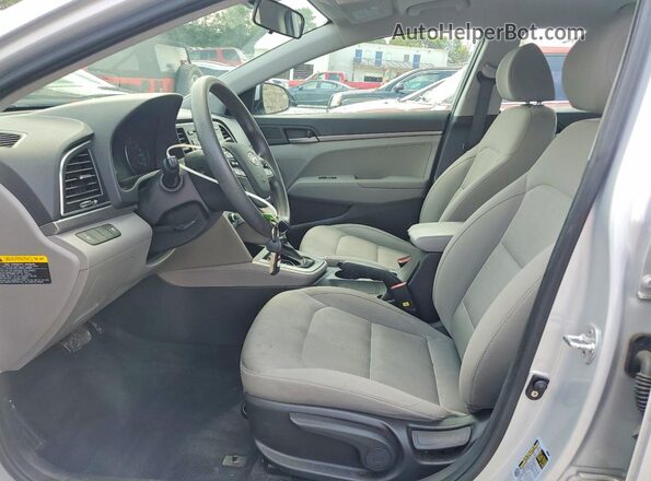 KMHD74LF4HU396731 2017 HYUNDAI ELANTRA Серебряный Вид салона спереди