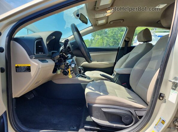 KMHD74LF7HU074410 2017 HYUNDAI ELANTRA Золотой Вид салона спереди