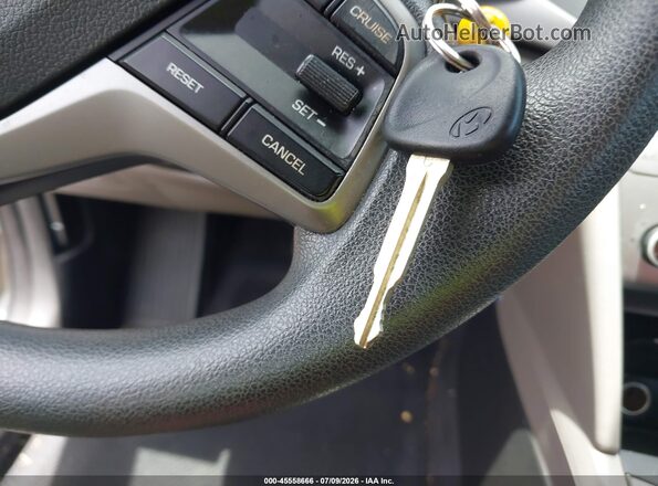 KMHD74LF7HU404952 2017 HYUNDAI ELANTRA Silver Dashboard view