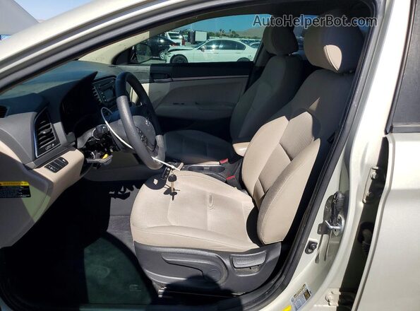 KMHD74LFXJU594557 2018 HYUNDAI ELANTRA Бежевый Вид салона спереди