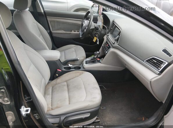 KMHD84LF0HU155892 2017 HYUNDAI ELANTRA Black Вид салону спереду
