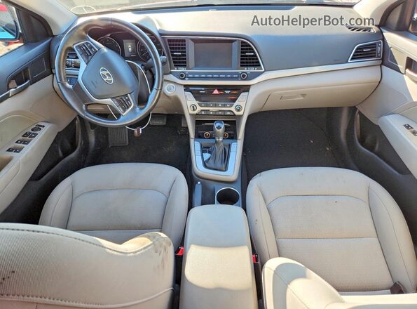 KMHD84LF0JU698181 2018 HYUNDAI ELANTRA Красный Вид панели приборов