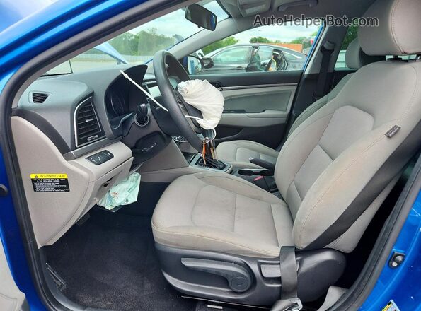 KMHD84LF0JU698312 2018 HYUNDAI ELANTRA Blue Front interior view