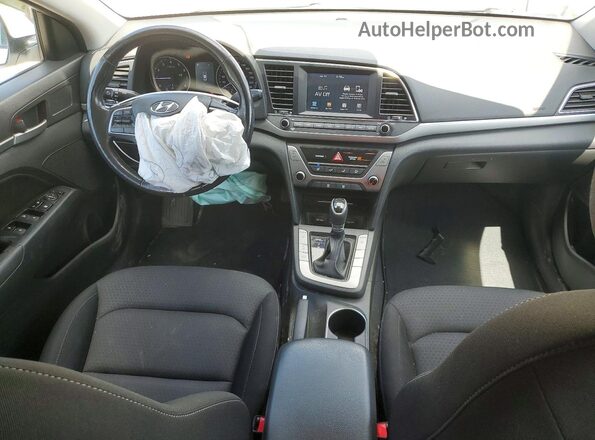 KMHD84LF2HU400479 2017 HYUNDAI ELANTRA Белый Вид панели приборов