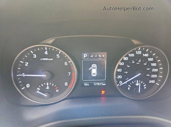 KMHD84LF2JU675002 2018 HYUNDAI ELANTRA White Vista del cuadro de instrumentos