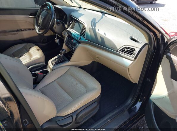 KMHD84LF4HU127772 2017 HYUNDAI ELANTRA Black Вид салону спереду