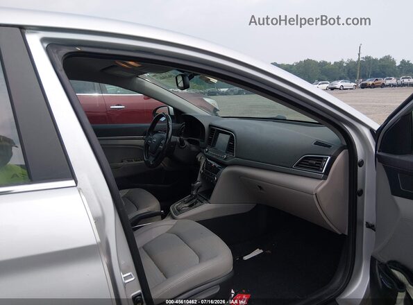 KMHD84LF5HU146783 2017 HYUNDAI ELANTRA Серебряный Вид салона спереди