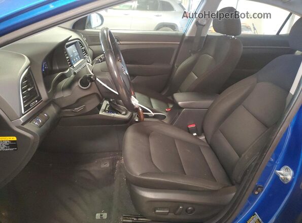 KMHD84LF6HU242910 2017 HYUNDAI ELANTRA Blue Front interior view