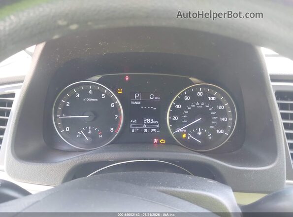 KMHD84LF8HU063042 2017 HYUNDAI ELANTRA Red Հետևի նստատեղերի տեսք