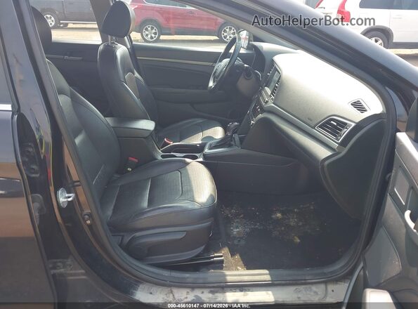 KMHD84LF9HU289770 2017 HYUNDAI ELANTRA Черный Вид салона спереди