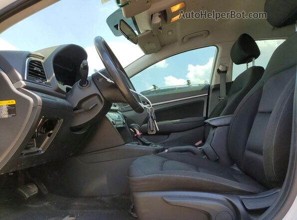 KMHD84LF9HU398245 2017 HYUNDAI ELANTRA White წინა სალონის ხედი