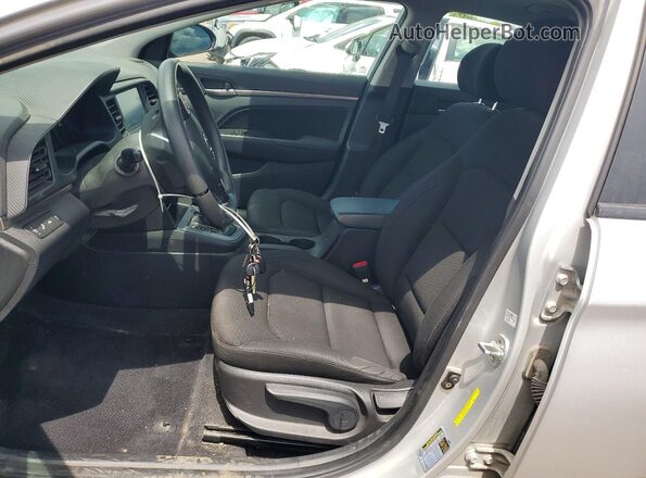 KMHD84LFXKU874901 2019 HYUNDAI ELANTRA Серебряный Вид салона спереди