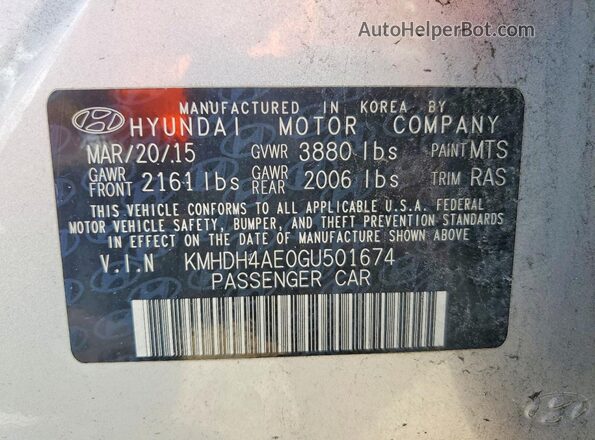 KMHDH4AE0GU501674 2016 HYUNDAI ELANTRA Silver Vista del compartimento del motor
