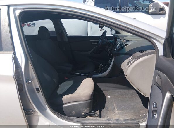 KMHDH4AE3GU541912 2016 HYUNDAI ELANTRA Серебряный Вид салона спереди